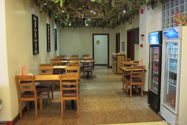 Dining 26 of 33