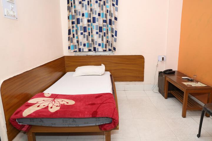 Room 3 of 20