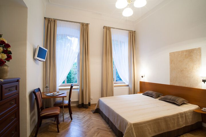 Room 13 of 26