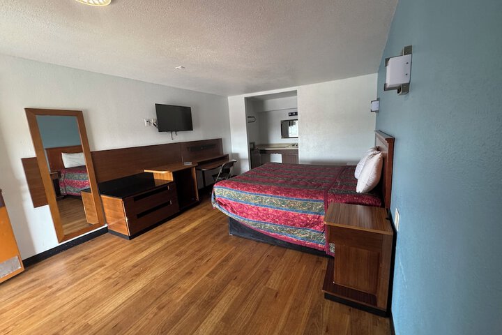 Room 9 of 26