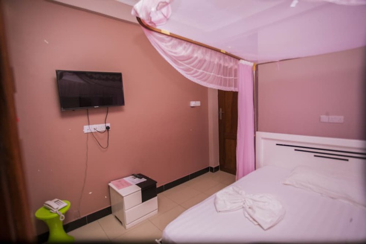 Room 9 of 20
