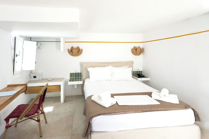 Room 9 of 32