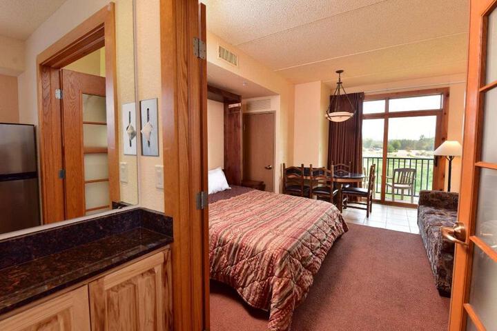 2 Queen Beds Mobility Accessible Villa Golf View (28 of 68)