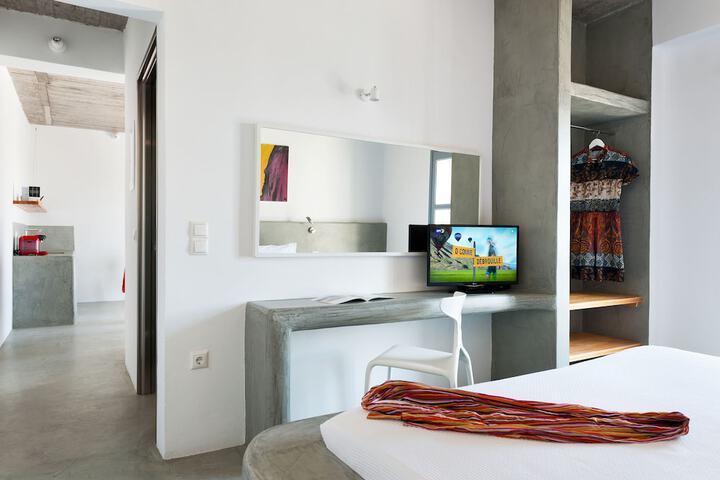 Room 7 of 80