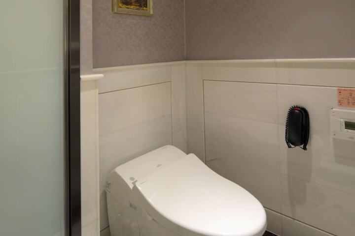 Room 49 of 95