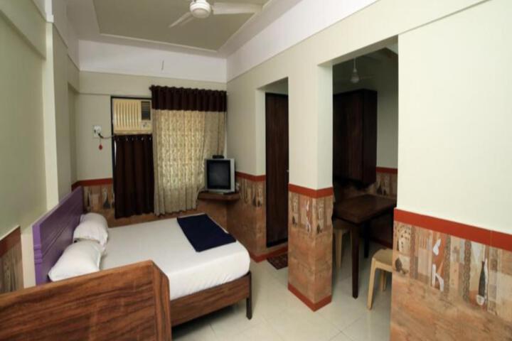 Room 2 of 6