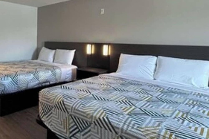 Room 4 of 15