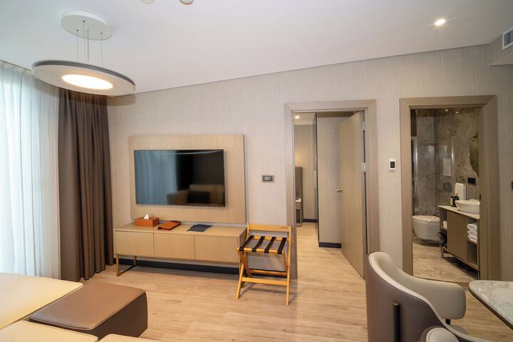 Room 35 of 170