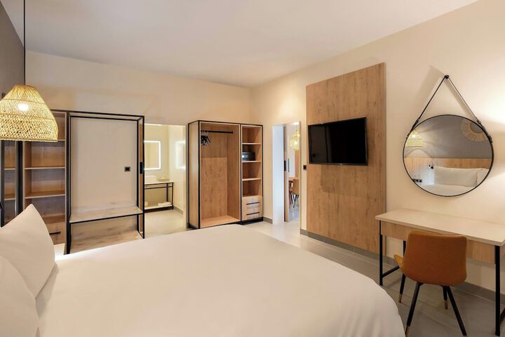 Room 27 of 128