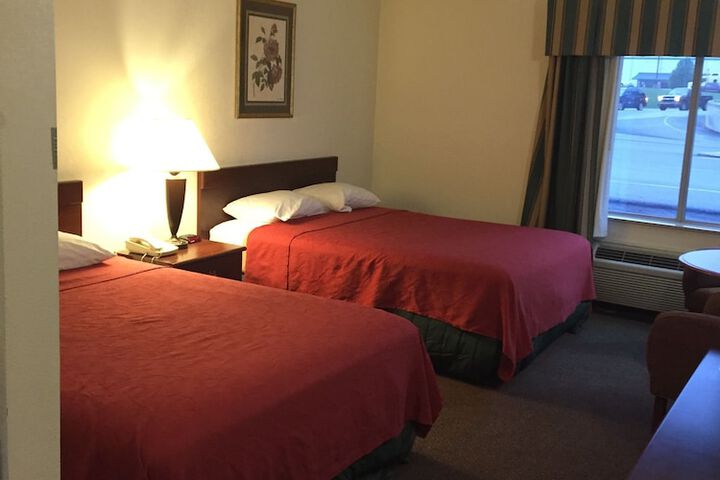 1 Queen Bed (3 of 7)