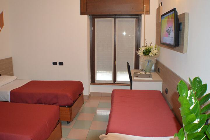 Room 12 of 40