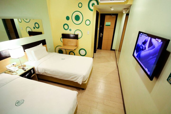 Room 9 of 31