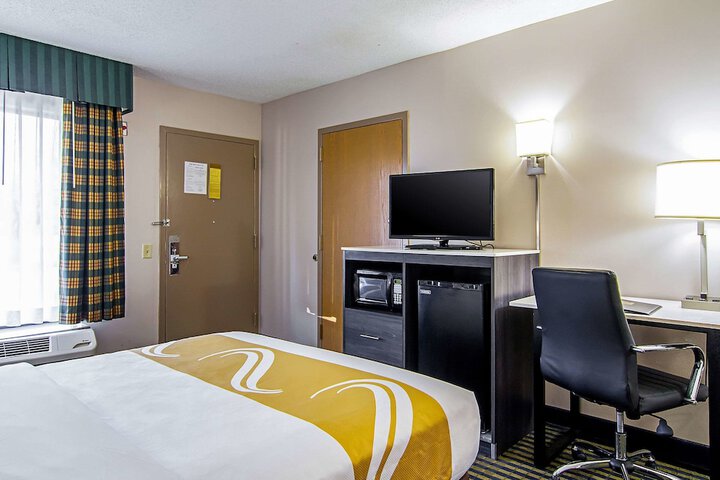 1 Double Bed Efficiency Accessible (3 of 22)