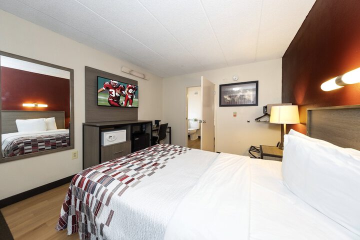 Deluxe Double Bed Accessible (13 of 15)