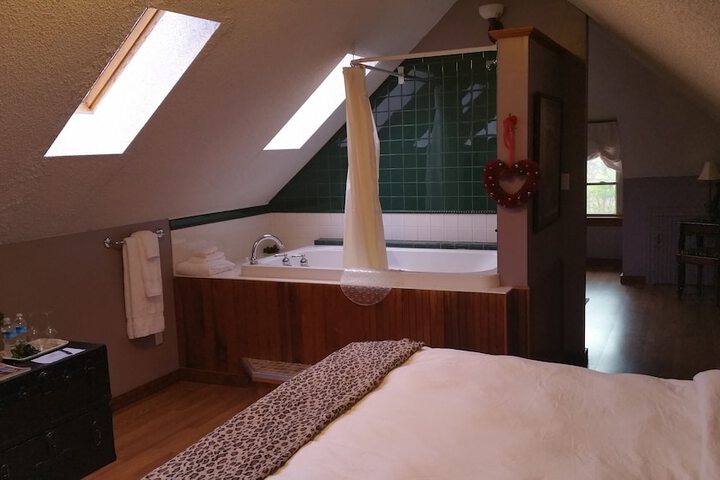Room 45 of 198