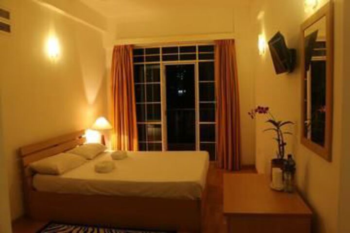 Room 2 of 7