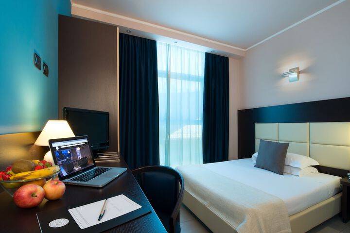 Room 10 of 36