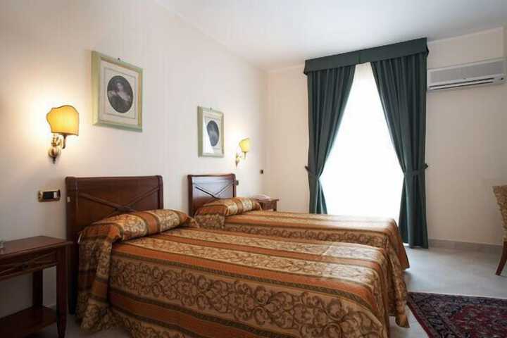 Room 6 of 21