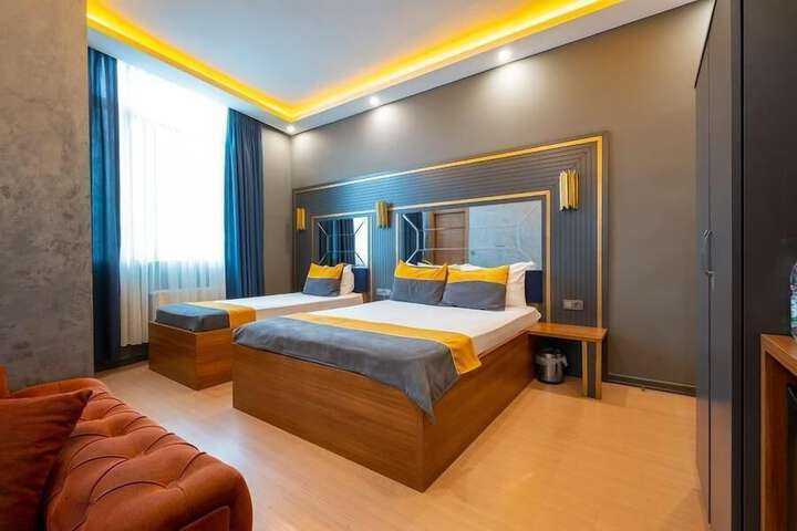 Room 7 of 24