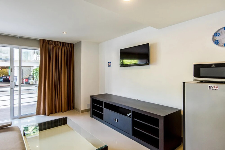 Room 5 of 18