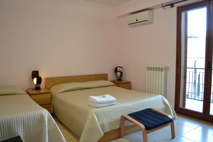 Room 10 of 25