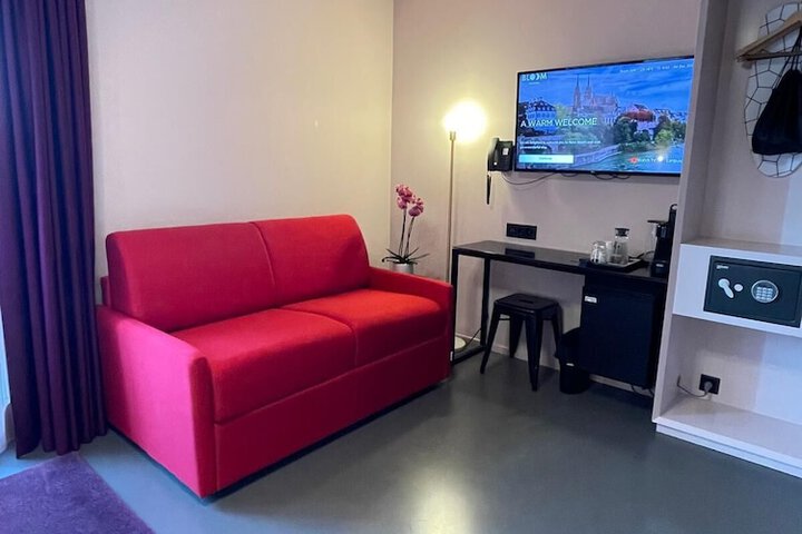Room 19 of 49