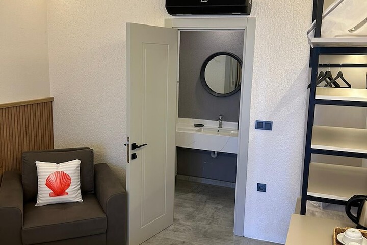Room 43 of 81