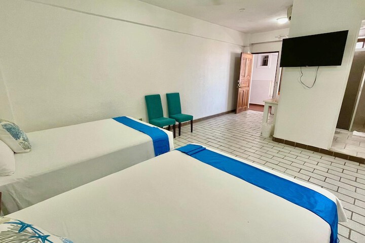 Room 5 of 32