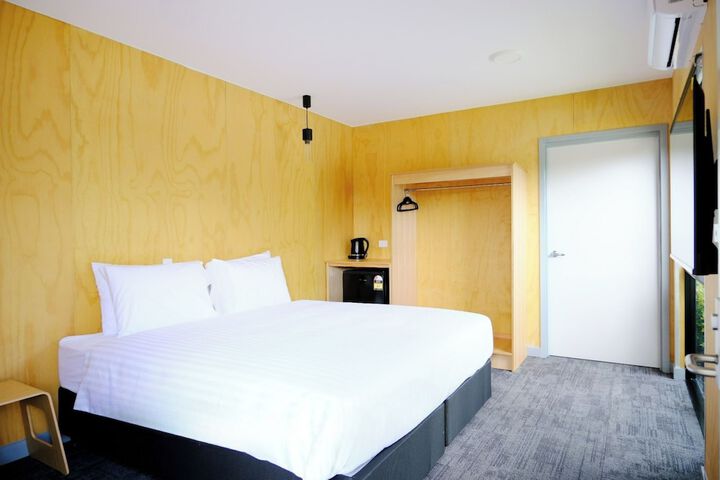 Room 11 of 20
