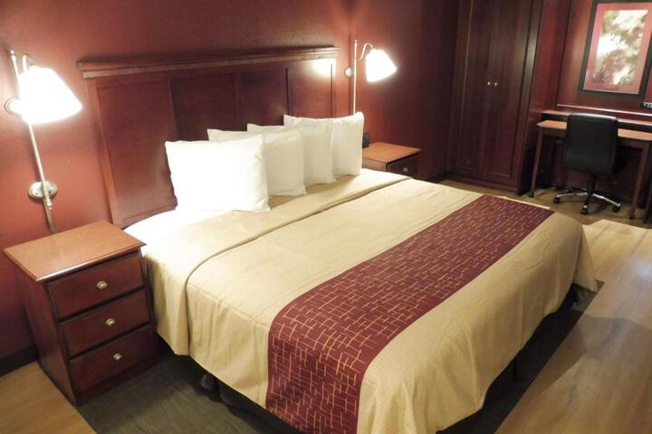 Standard | King Bed (9 of 13)