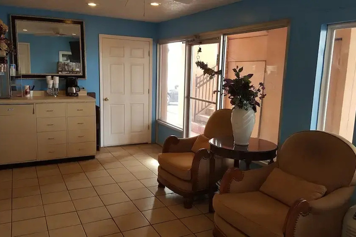 Room 2 of 2