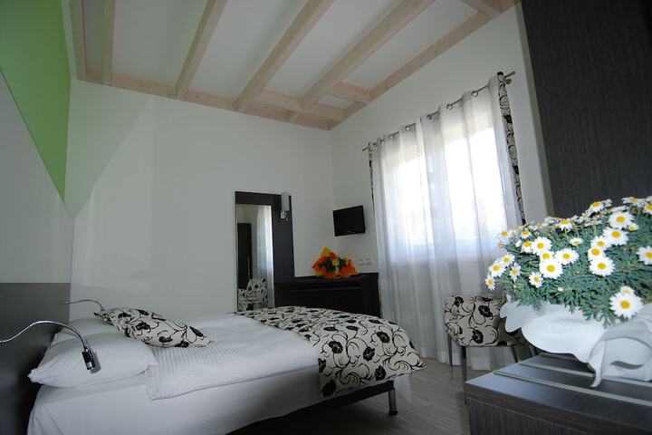 Room 12 of 64
