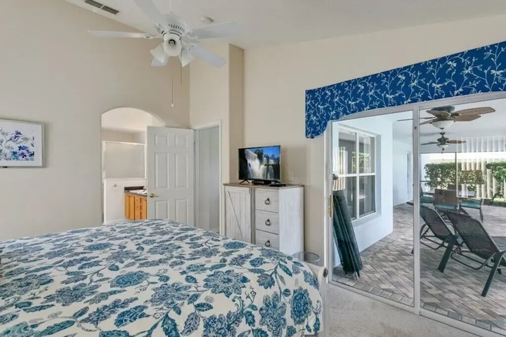 Room 4 of 13
