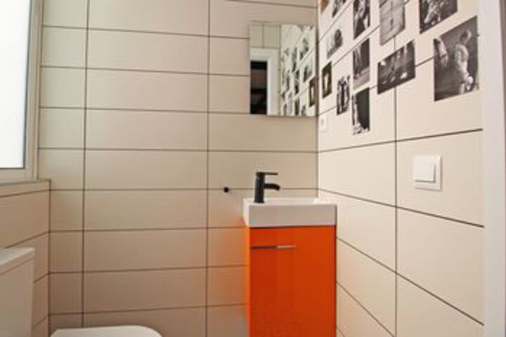 Room 4 of 25