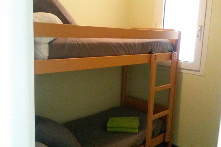 Room 6 of 62