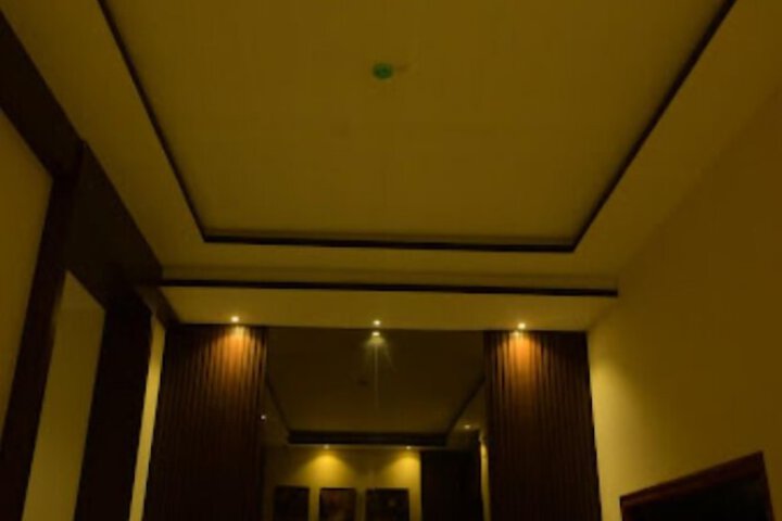 LA GRANDE SUITE & BANQUET HALL