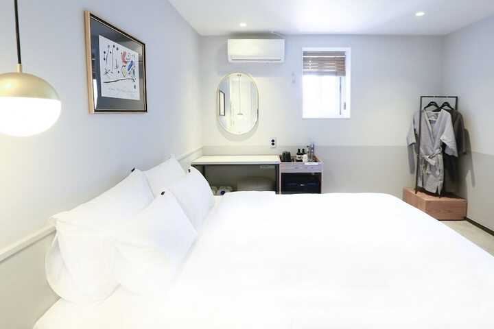 Room 12 of 28