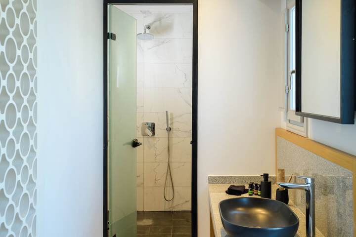 Room 165 of 199