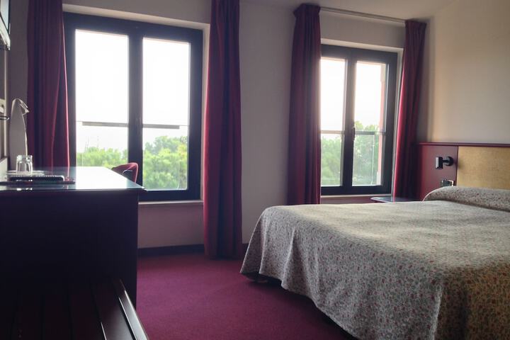 Room 15 of 33