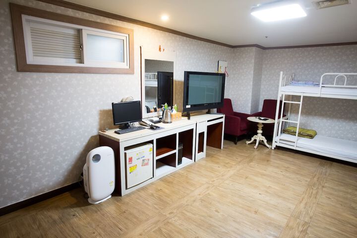 Room 14 of 38