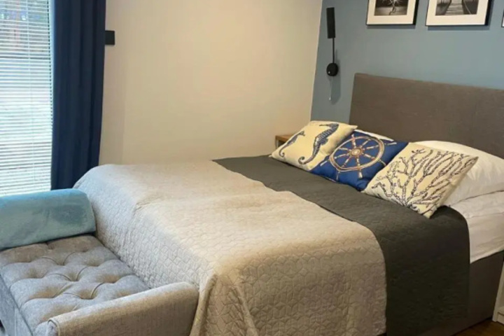Room 4 of 17