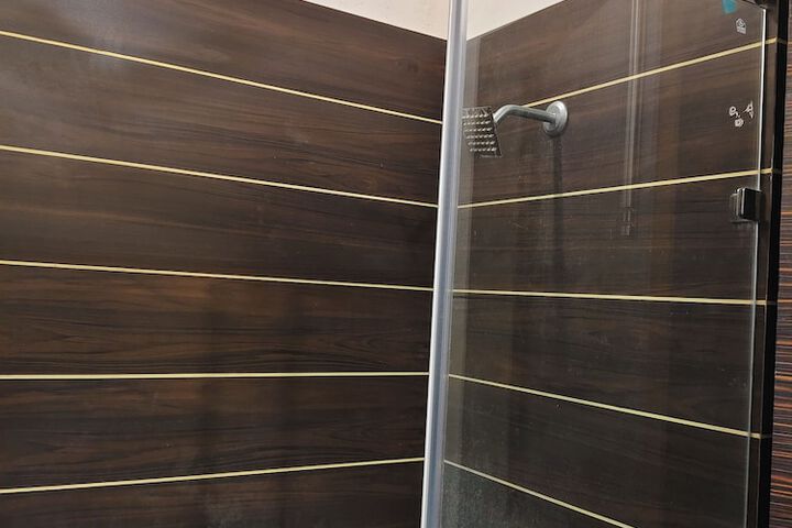 Room 6 of 8