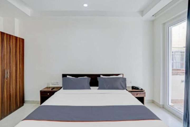 Room 10 of 18