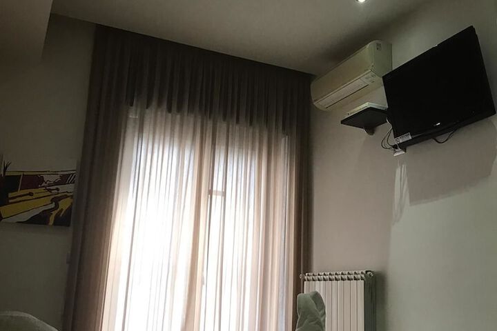 Room 8 of 22