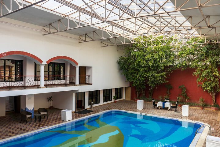 Hotel Pool