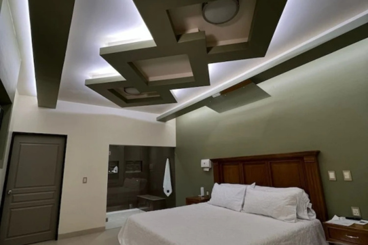 Room 2 of 6