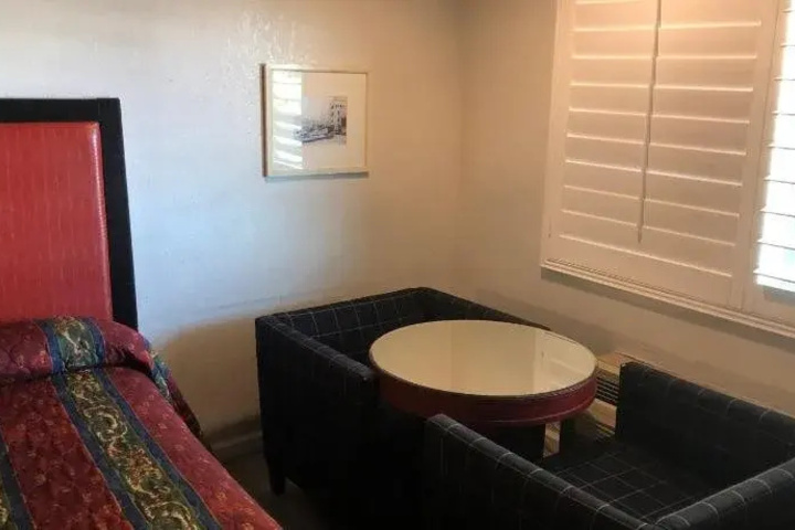 Room 4 of 11