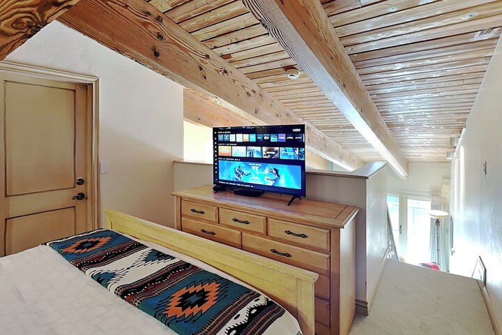 Room 215 of 893