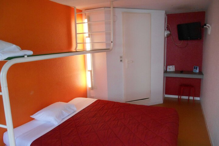 Room 17 of 41