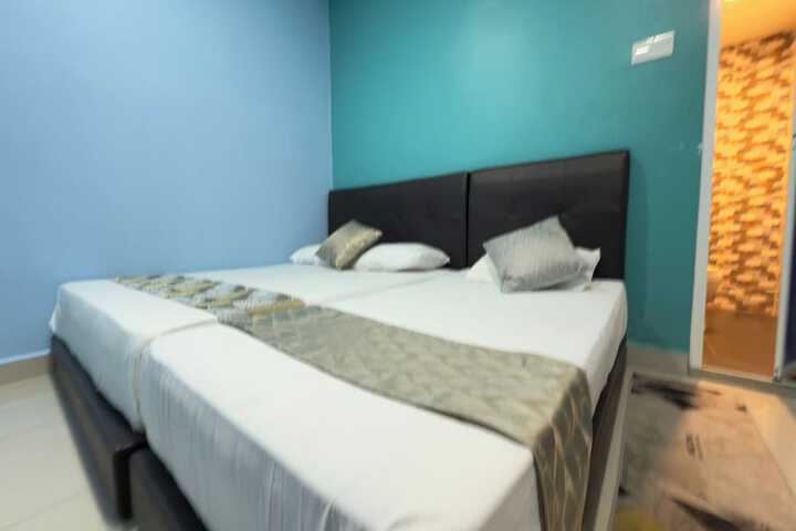 Room 43 of 68